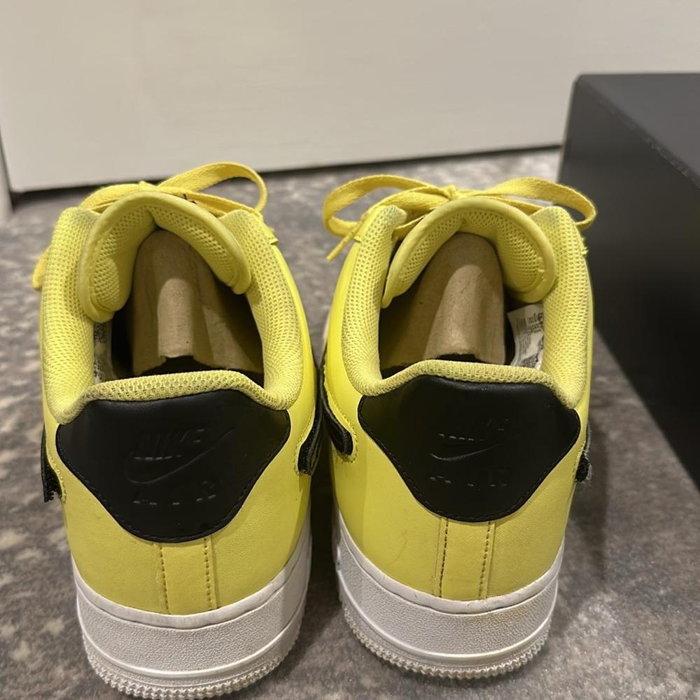 NIKE AIR FORCE 1 LV8 3 SIZE 10.5 MENS SNEAKERS BRIGHT YELLOW - Picture 9 of 16